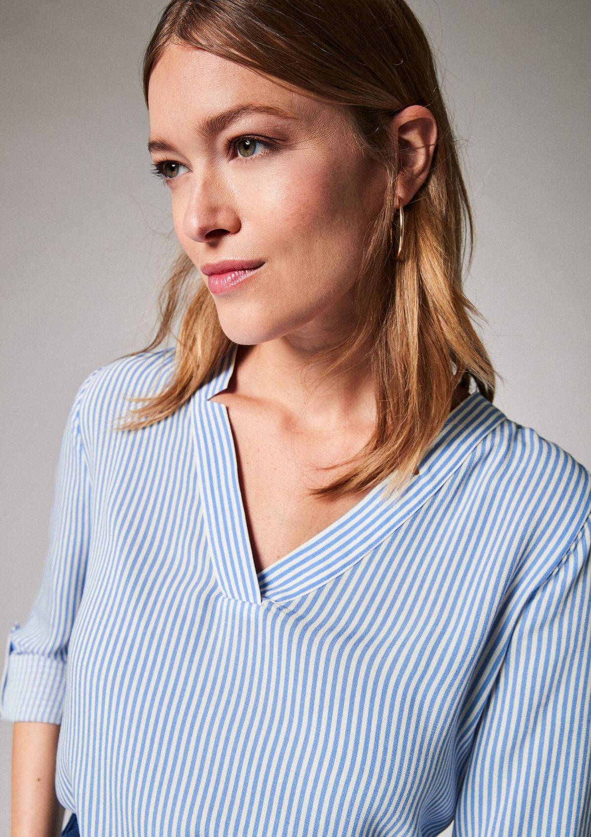 V-neck blouse made of crêpe from comma