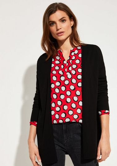 graue Strickjacke mit einer offenen Front, schwarzes graue Strickjacke mit einer offenen Front, schwarzes