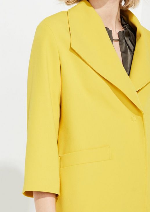 Lightweight coat in an O-shaped design from comma