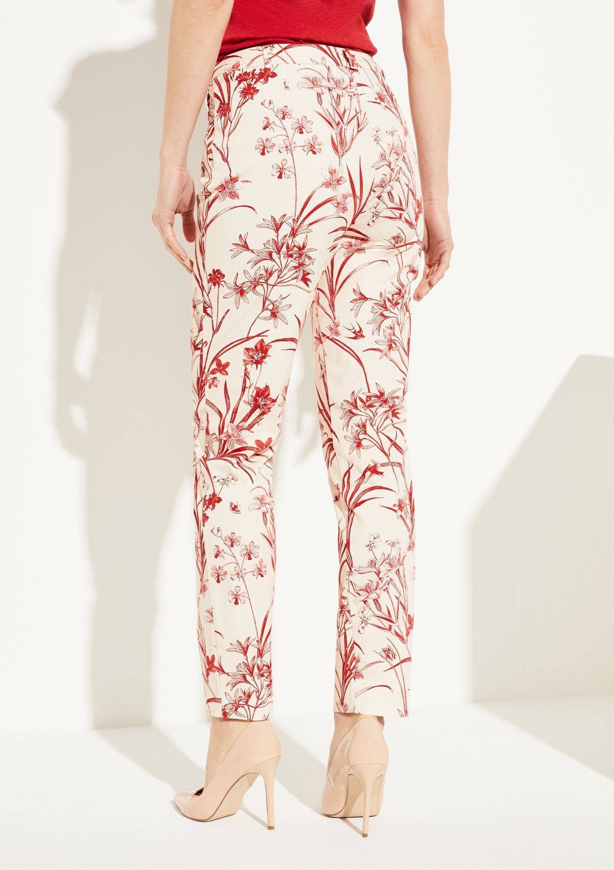 Regular Fit: trousers with a floral pattern from comma