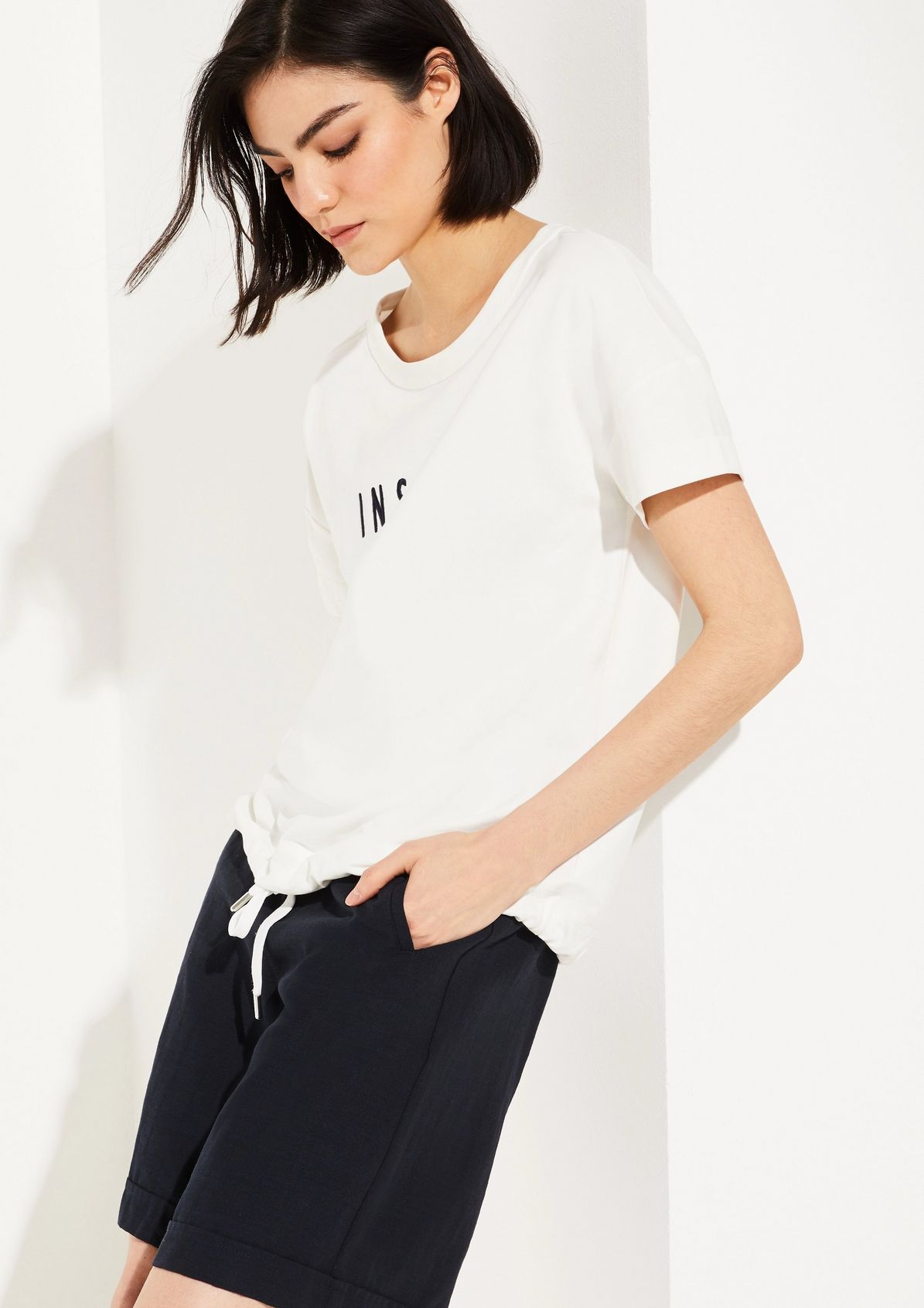 O-shaped sweatshirt with embroidery from comma