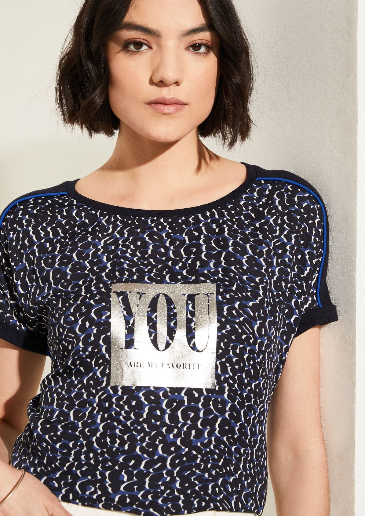 Top with a metallic print from comma