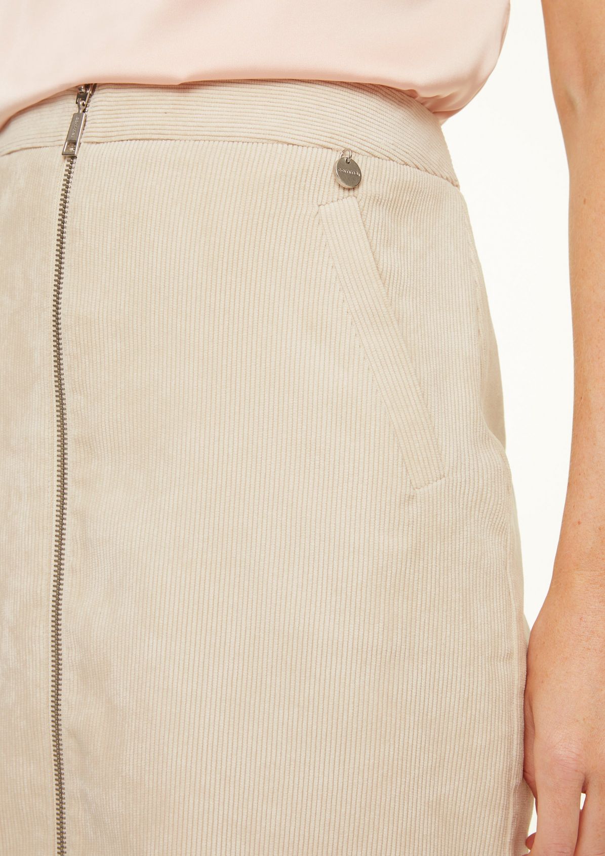 Corduroy skirt with a zip from comma