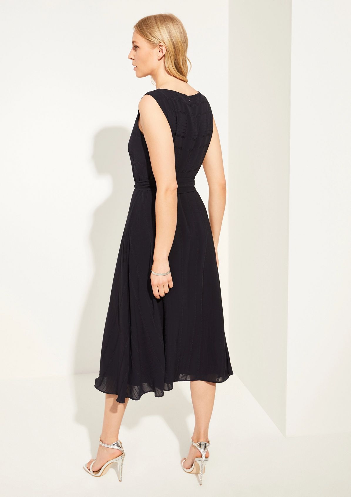 Dress with an elegant woven pattern from comma