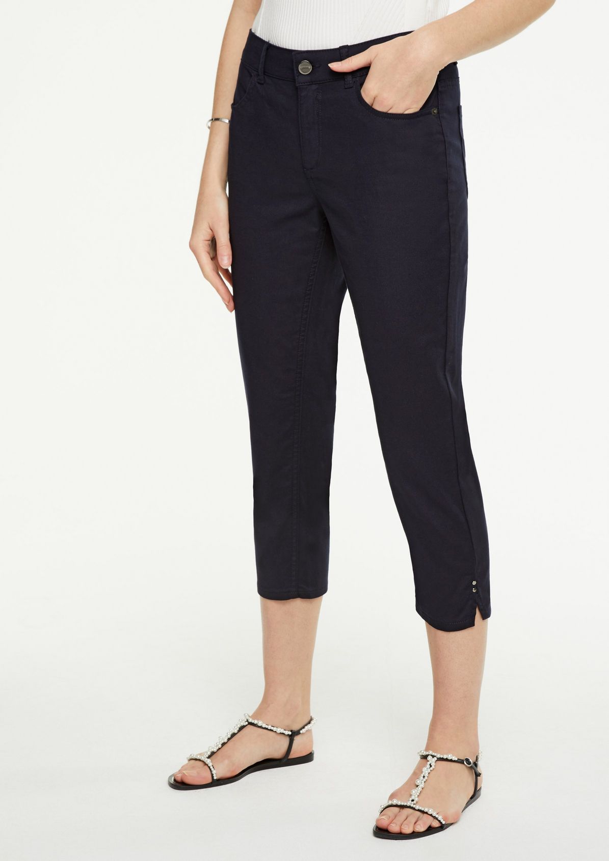Slim fit: plain-coloured capri jeans from comma