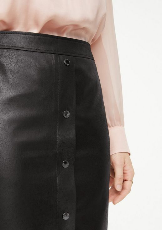 Skirt with decorative buttons from comma