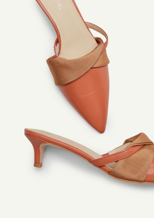 Pointed slip-ons with a kitten heel from comma