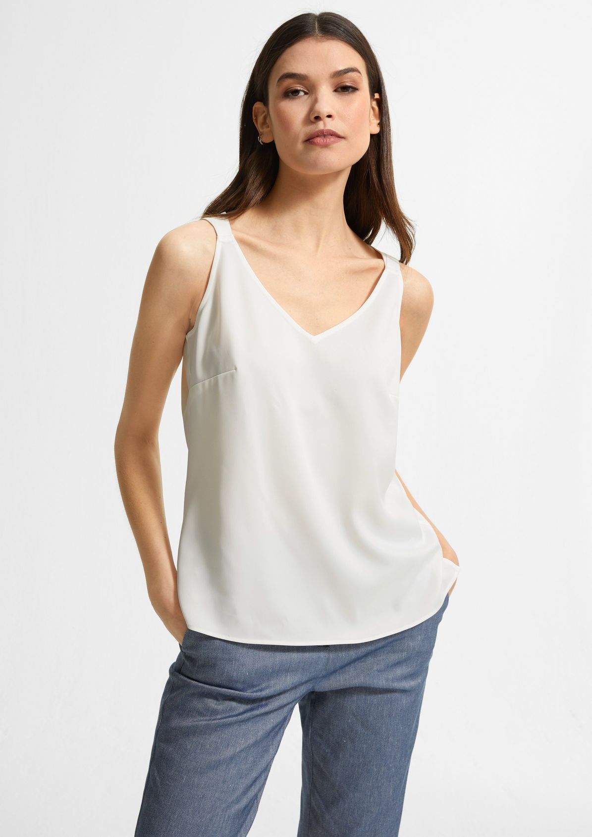 Satin top with a back neckline from comma