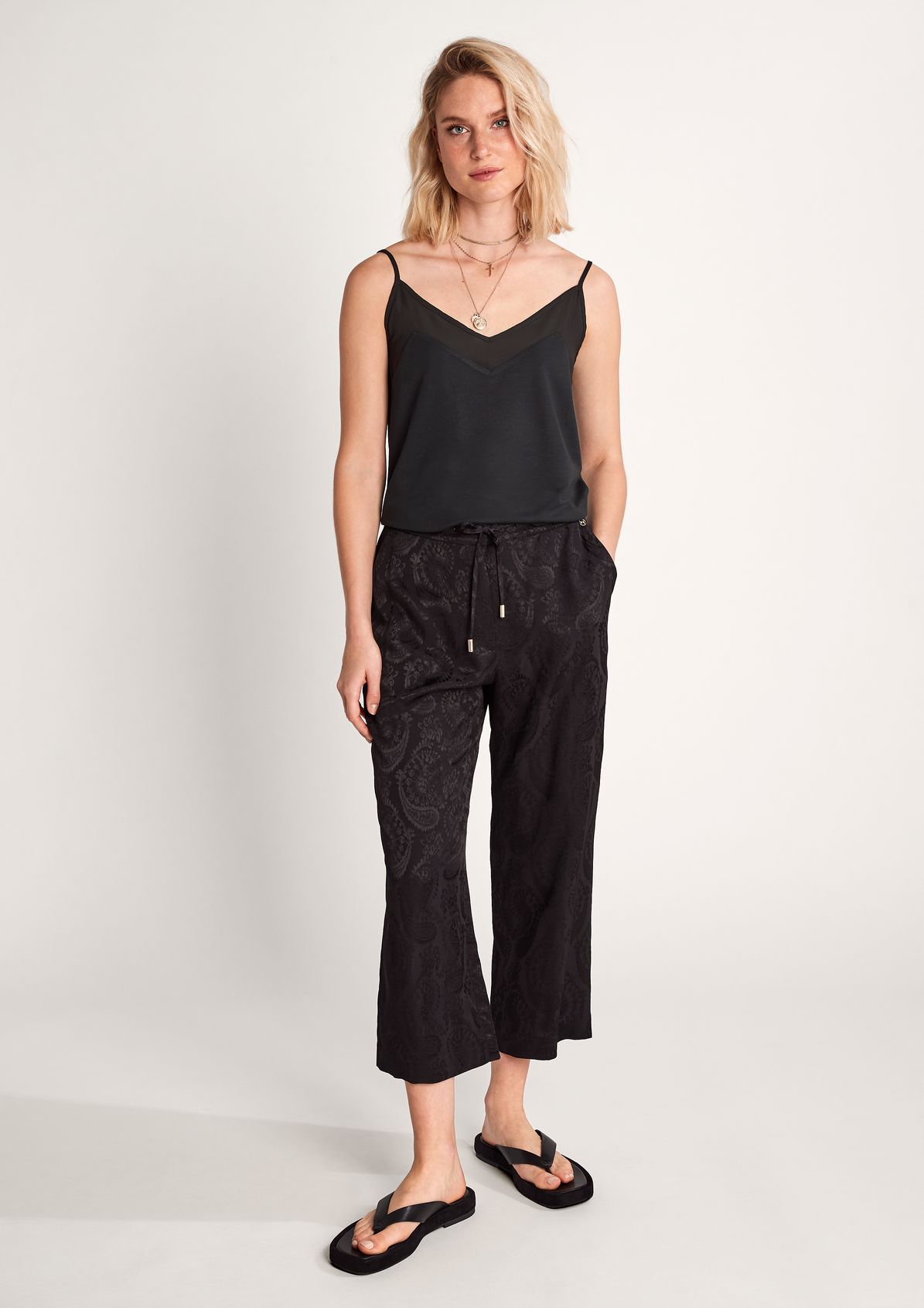Blended modal top with a crêpe trim from comma