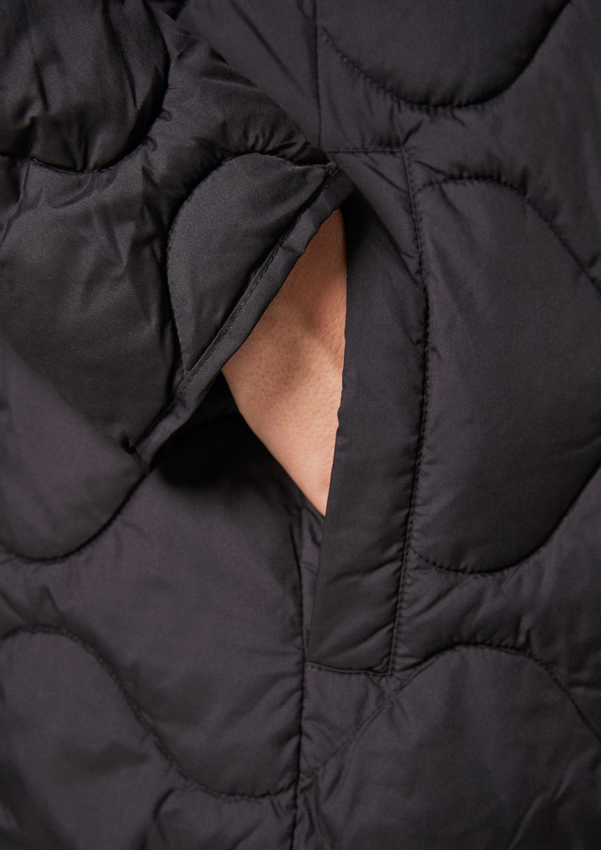 Coat with detachable sleeves from comma