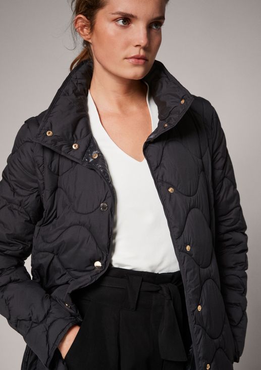 Coat with detachable sleeves from comma