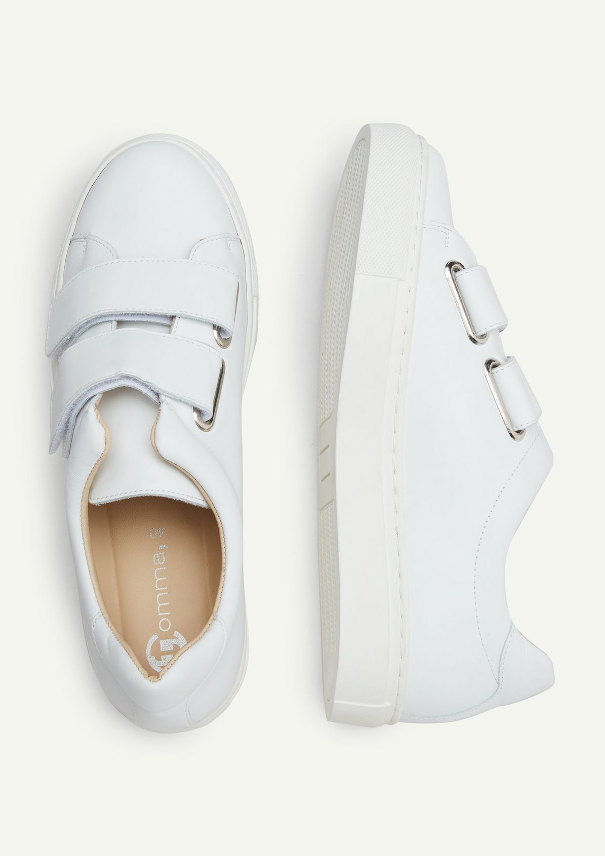 Trainers made of smooth leather from comma