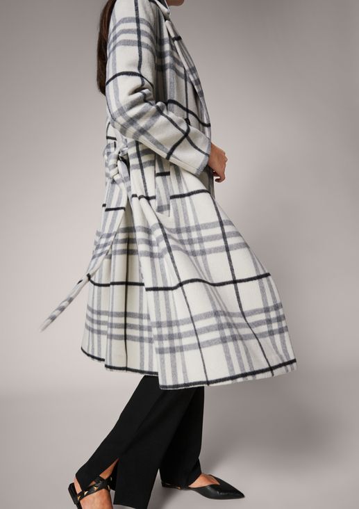 Trench coat with a check pattern from comma