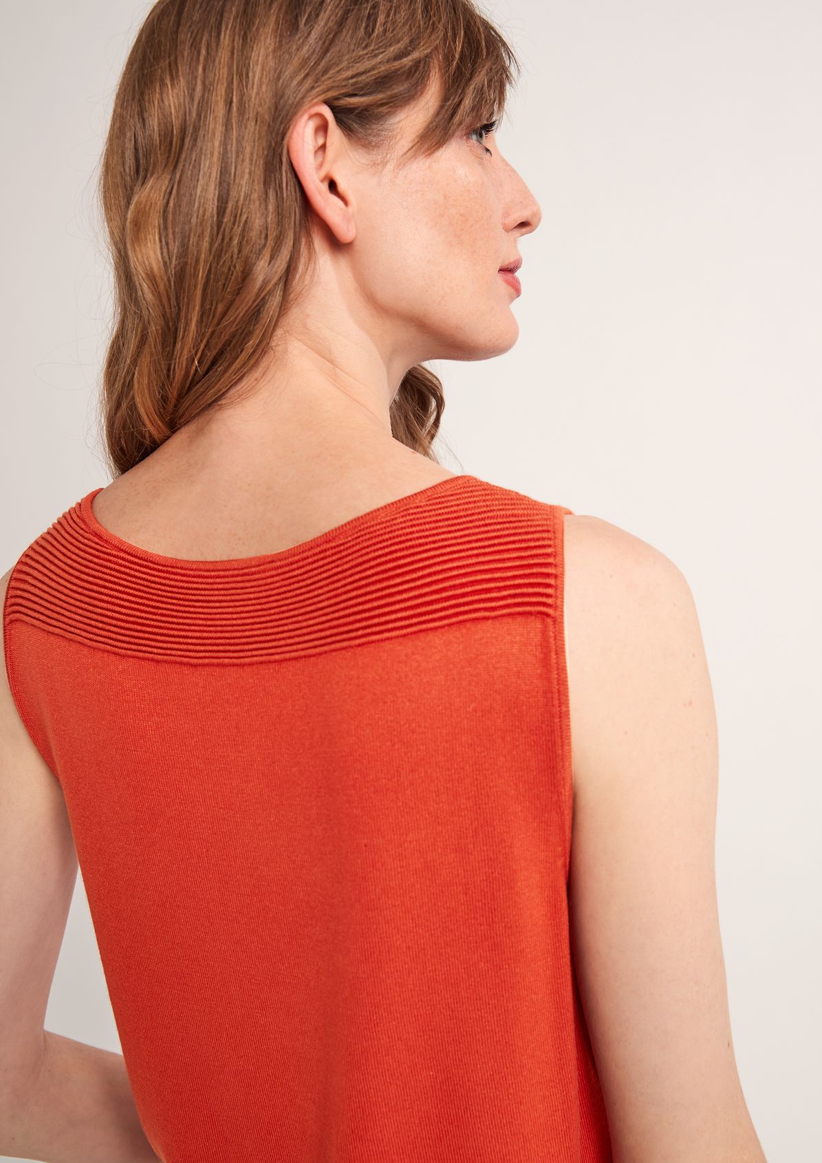 Top with a knitted pattern from comma