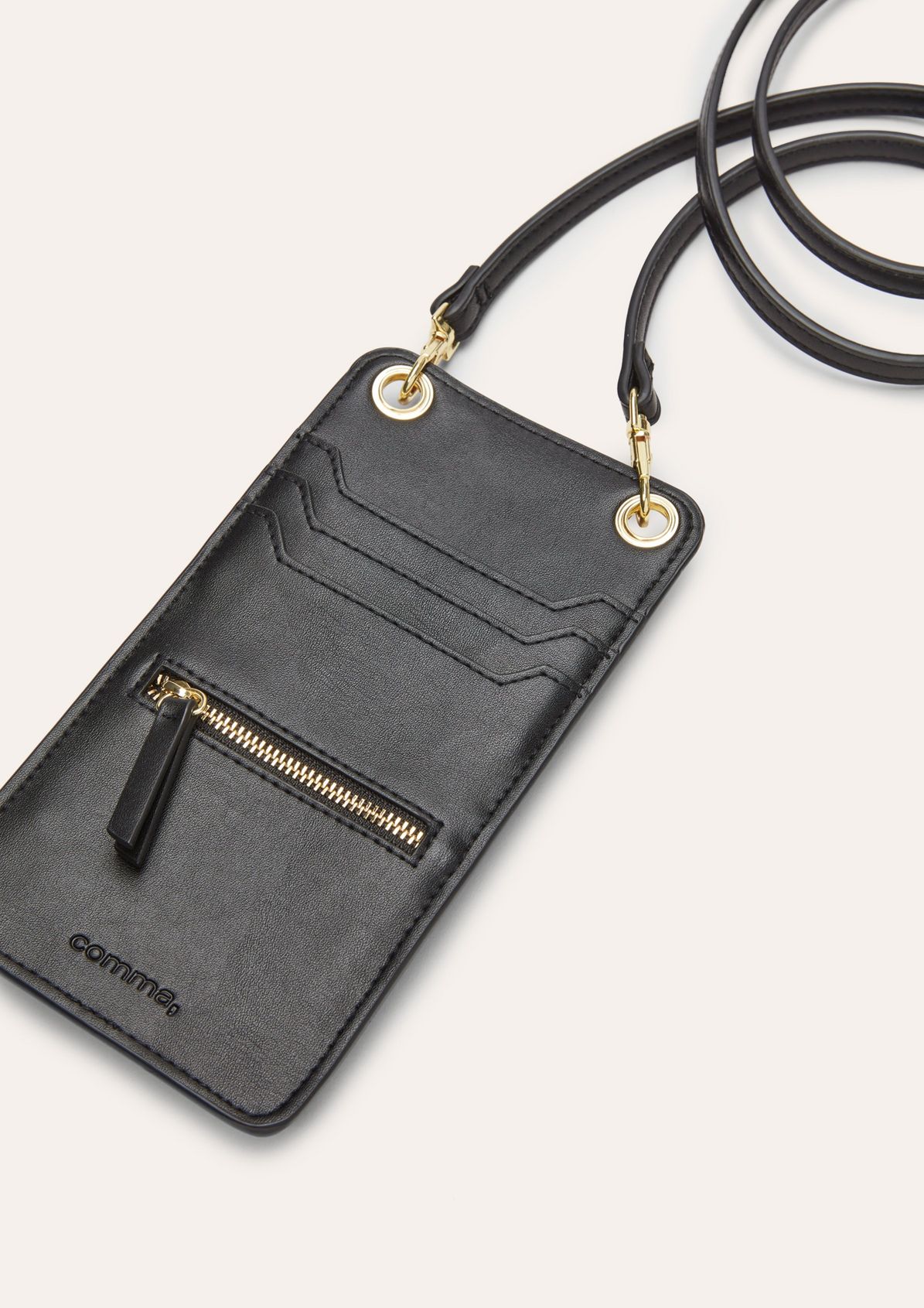 Smartphone case with card slots from comma