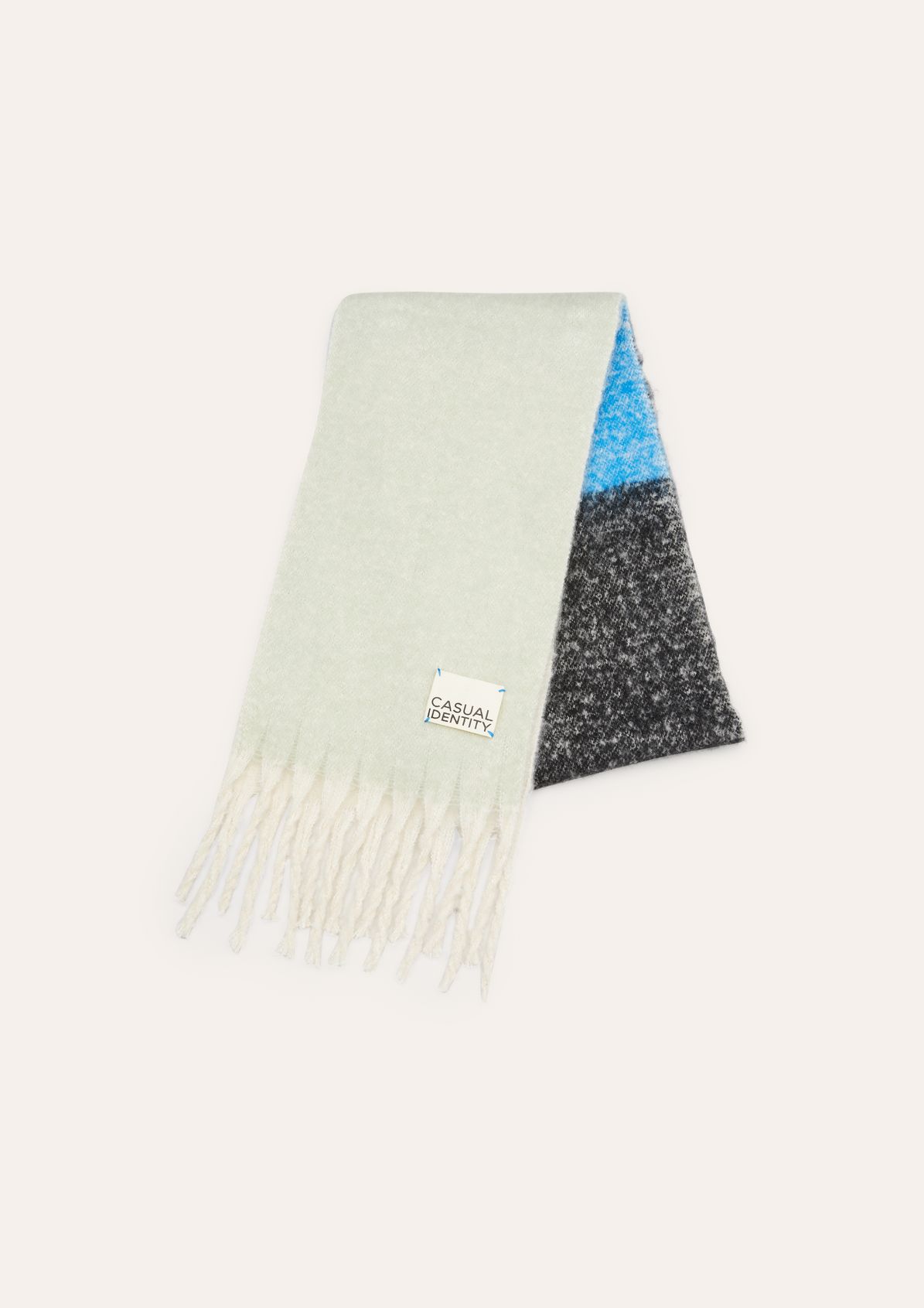 Cosy scarf with fringing from comma