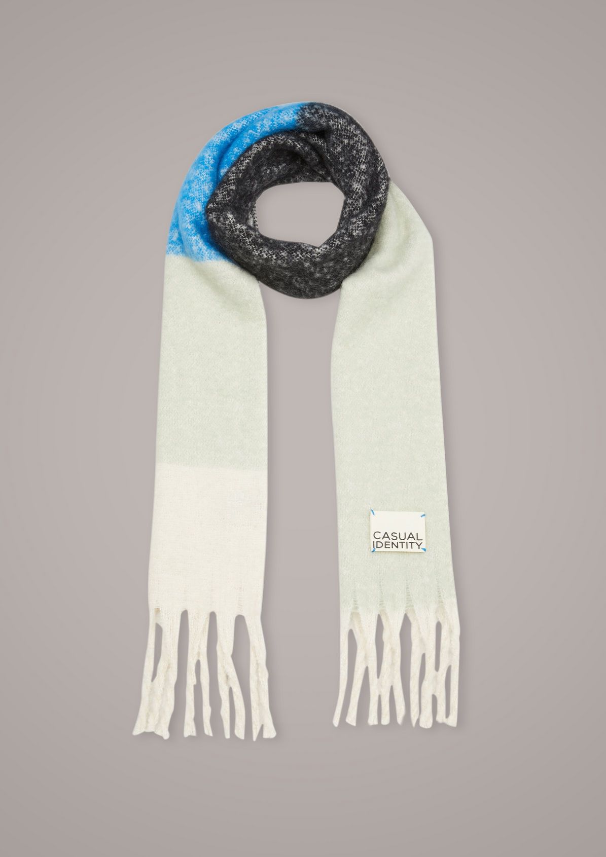 Cosy scarf with fringing from comma
