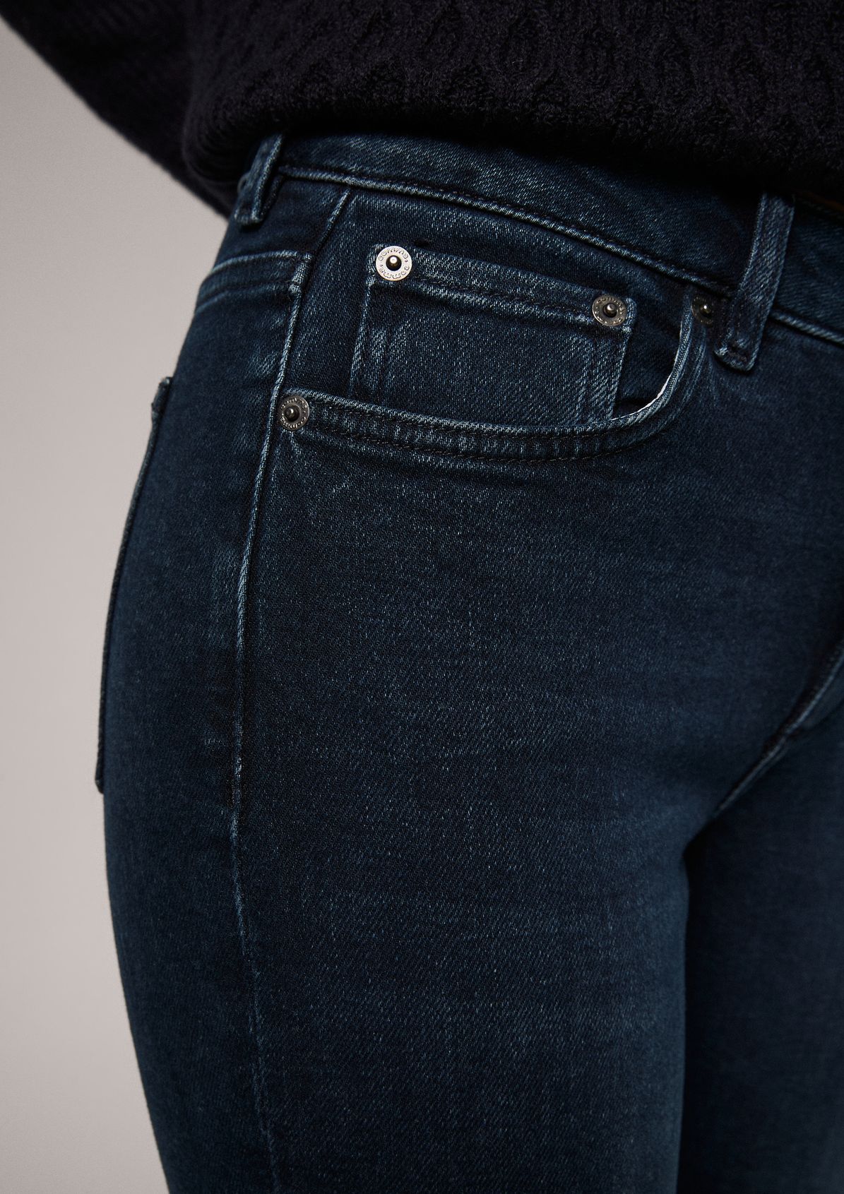 Slim: dark blue jeans from comma