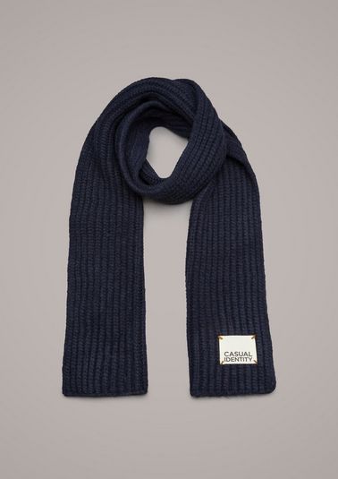 Scarf with a percentage of wool from comma