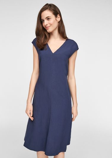 Dress with a back neckline from comma