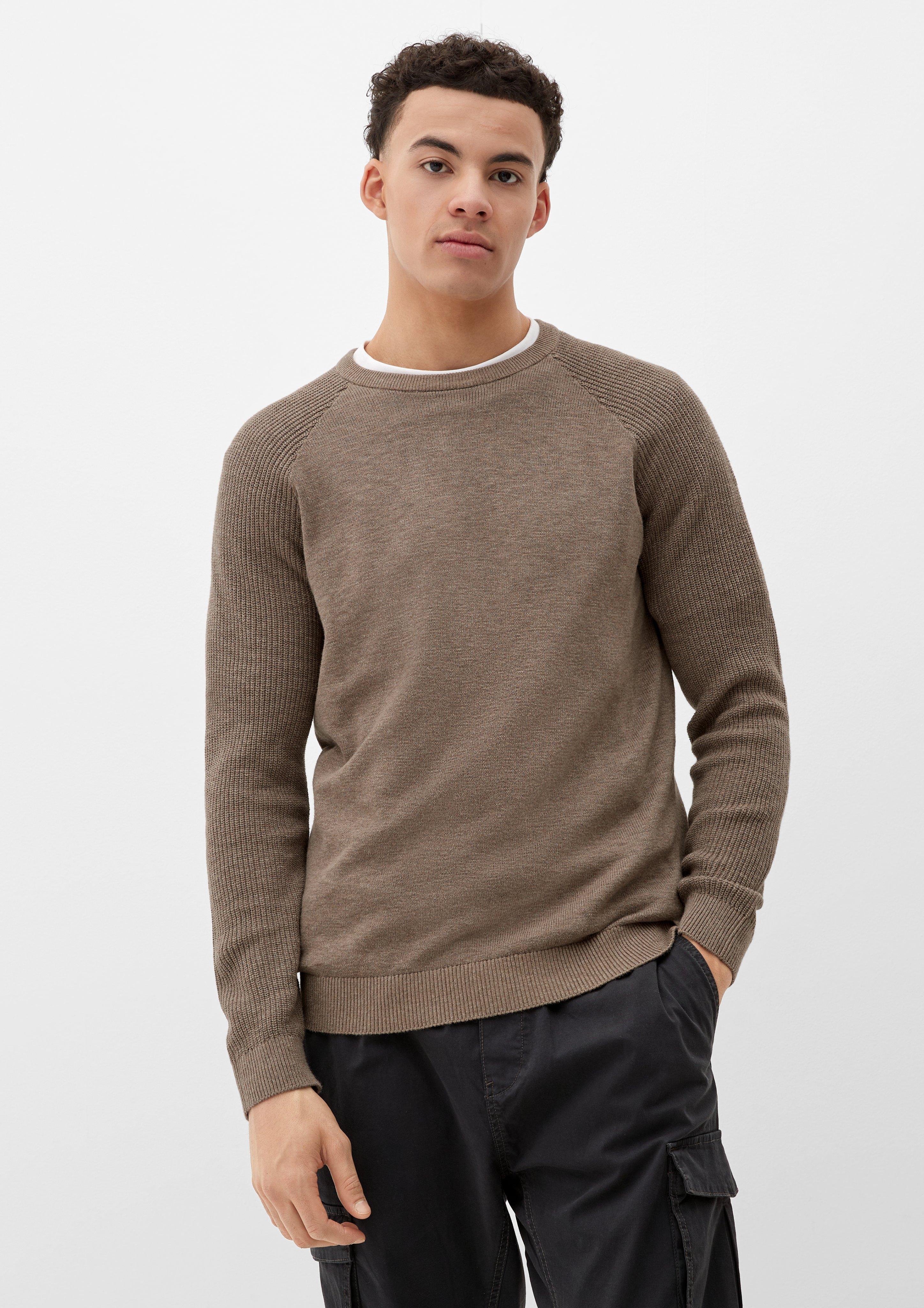 Knitted pullover