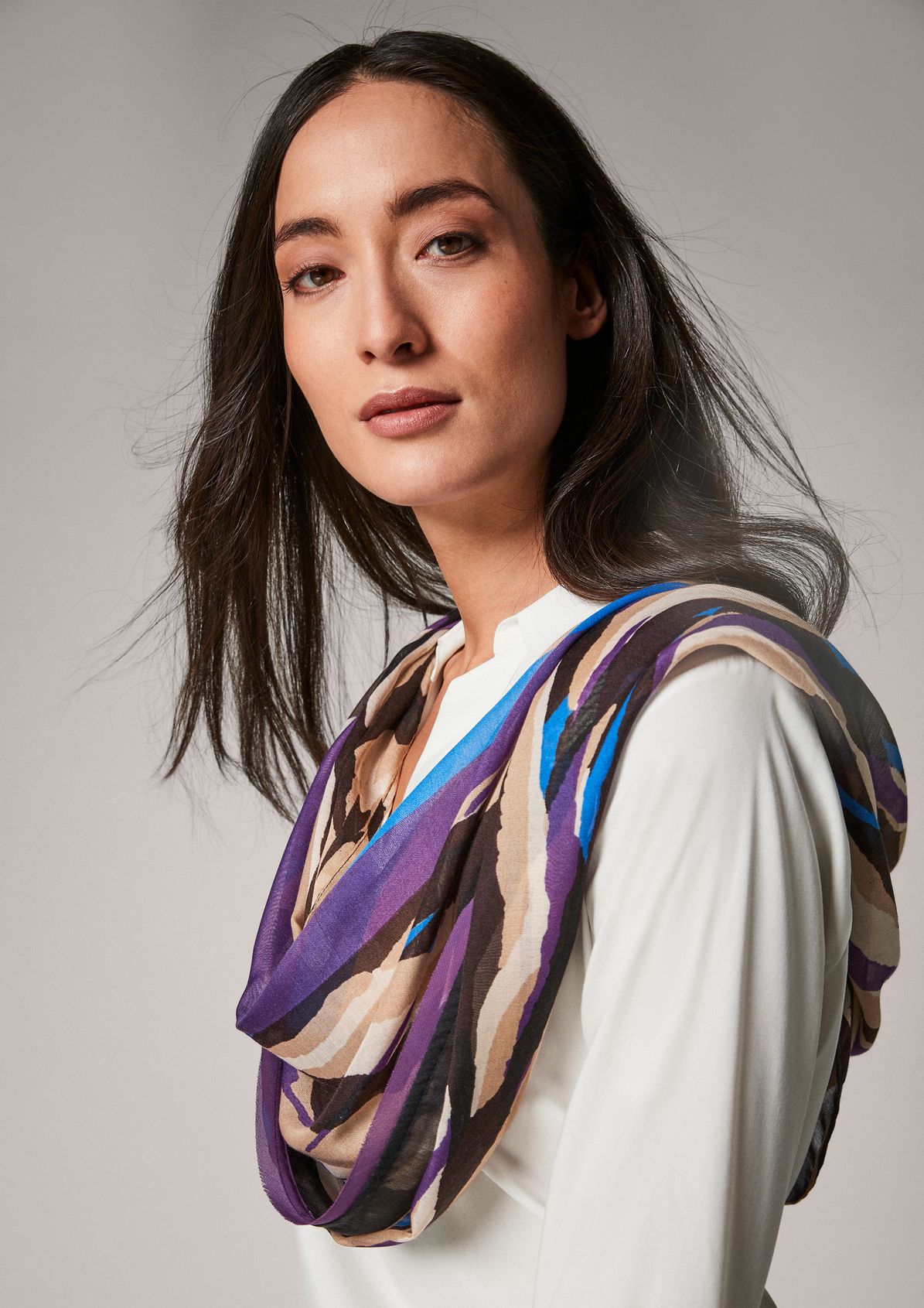 Snood with a chiffon trim from comma