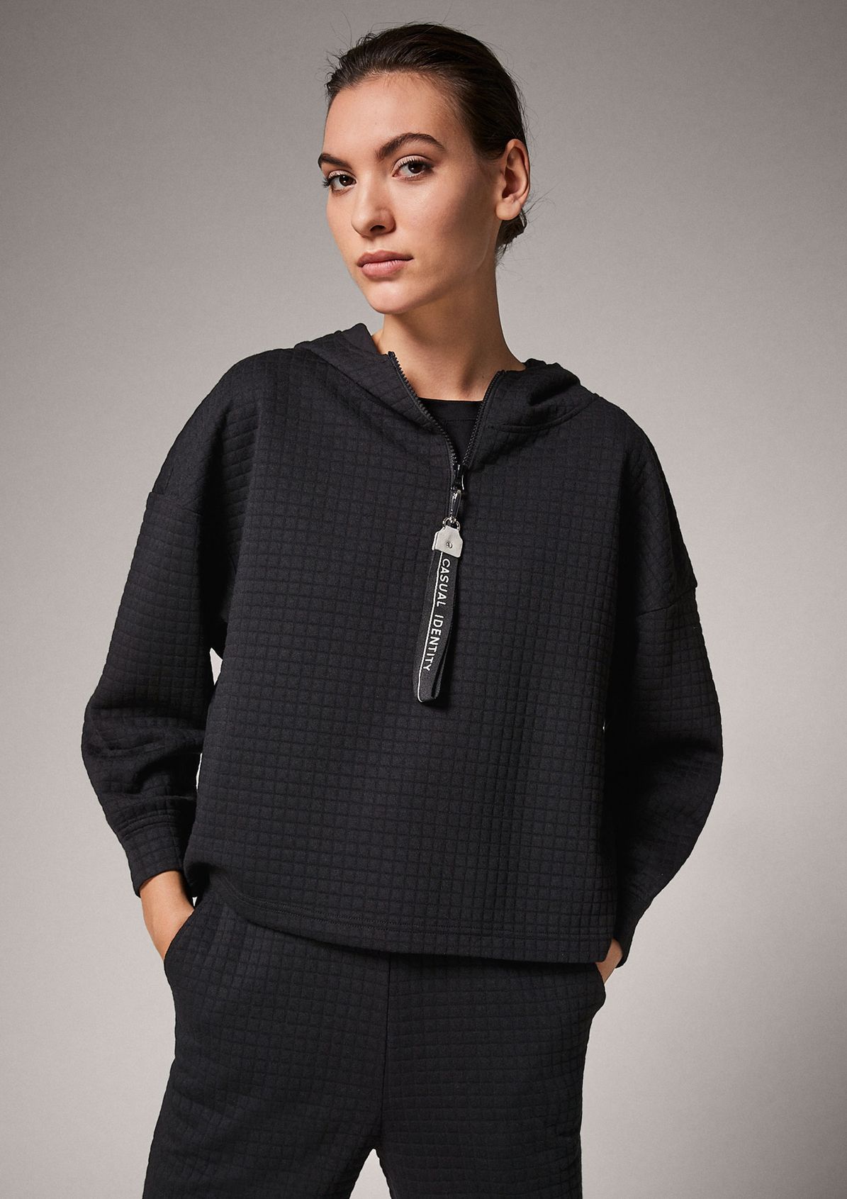 Sweatshirt with a textured pattern from comma