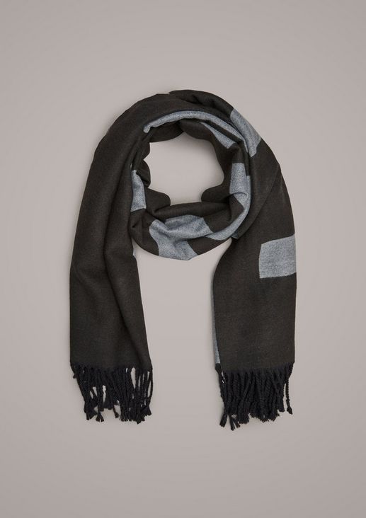 Double-faced scarf with lettering from comma