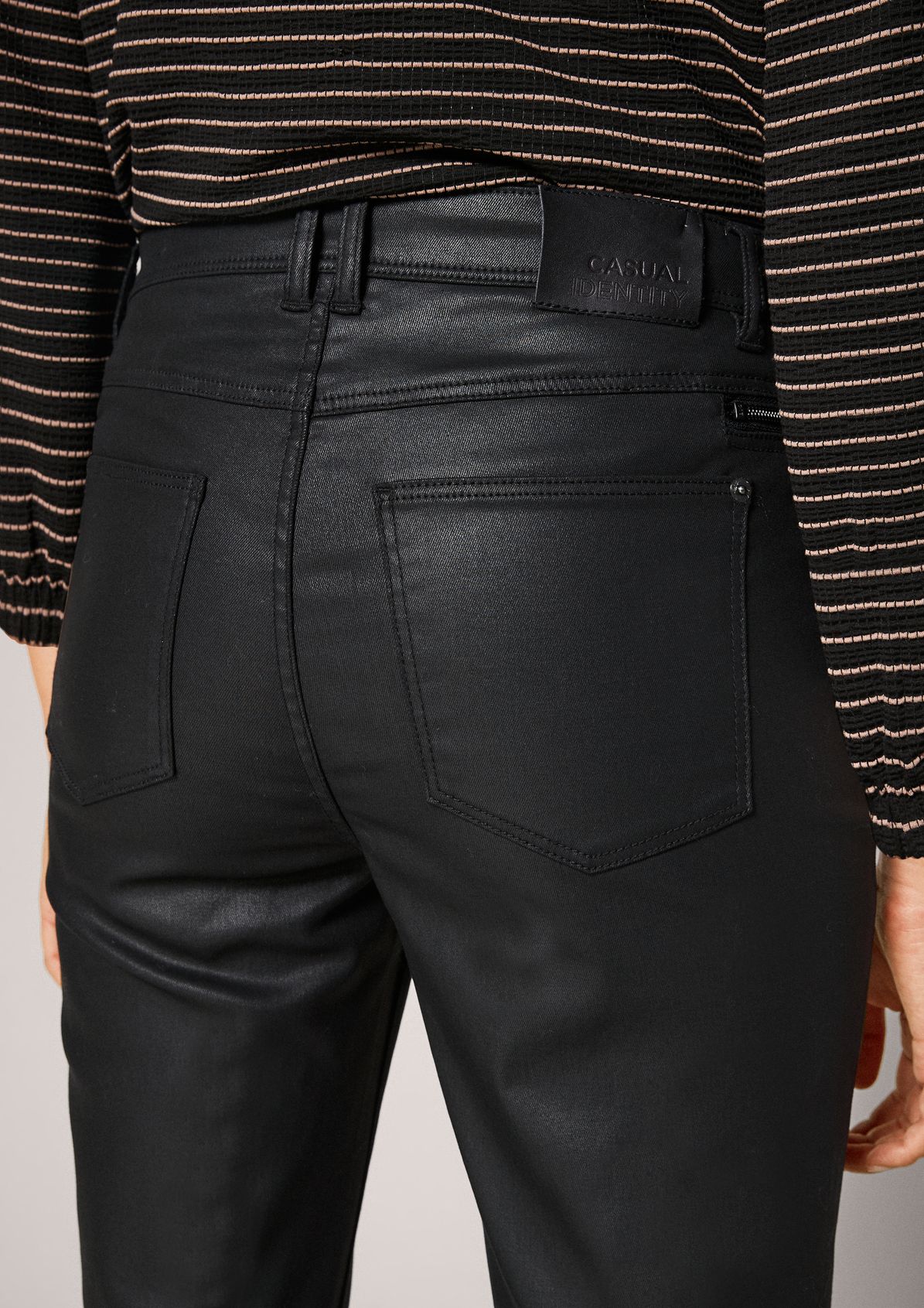 Slim: coated jeans from comma