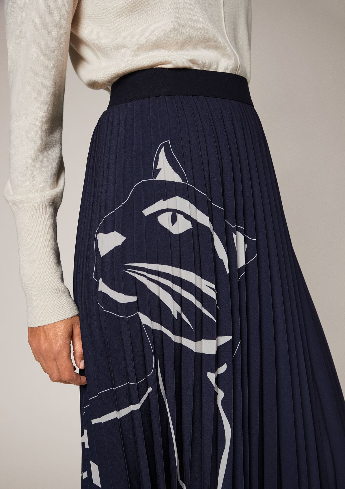 Midi skirt with a lion motif from comma