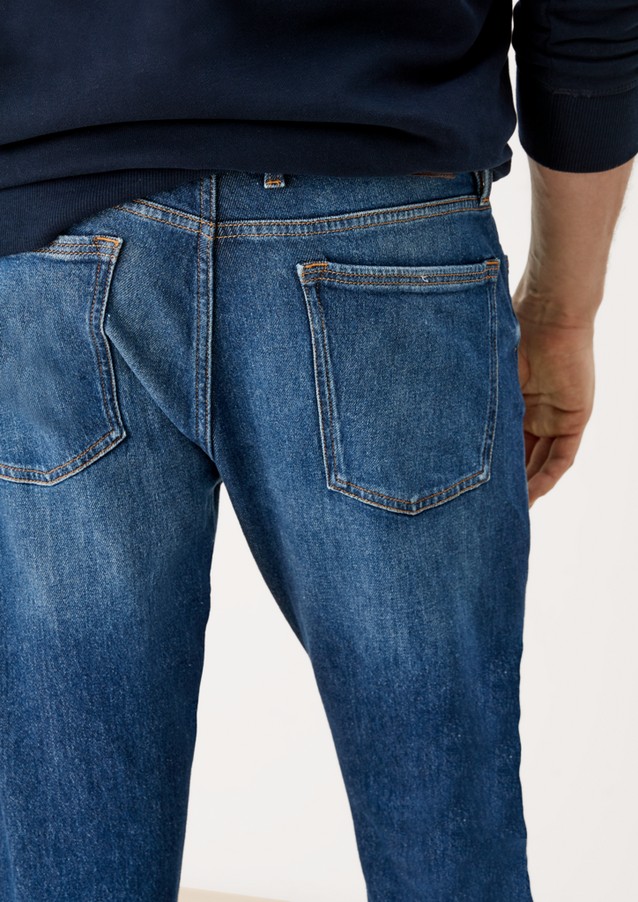 Men Jeans | Slim: jeans with a tapered leg - LO83740