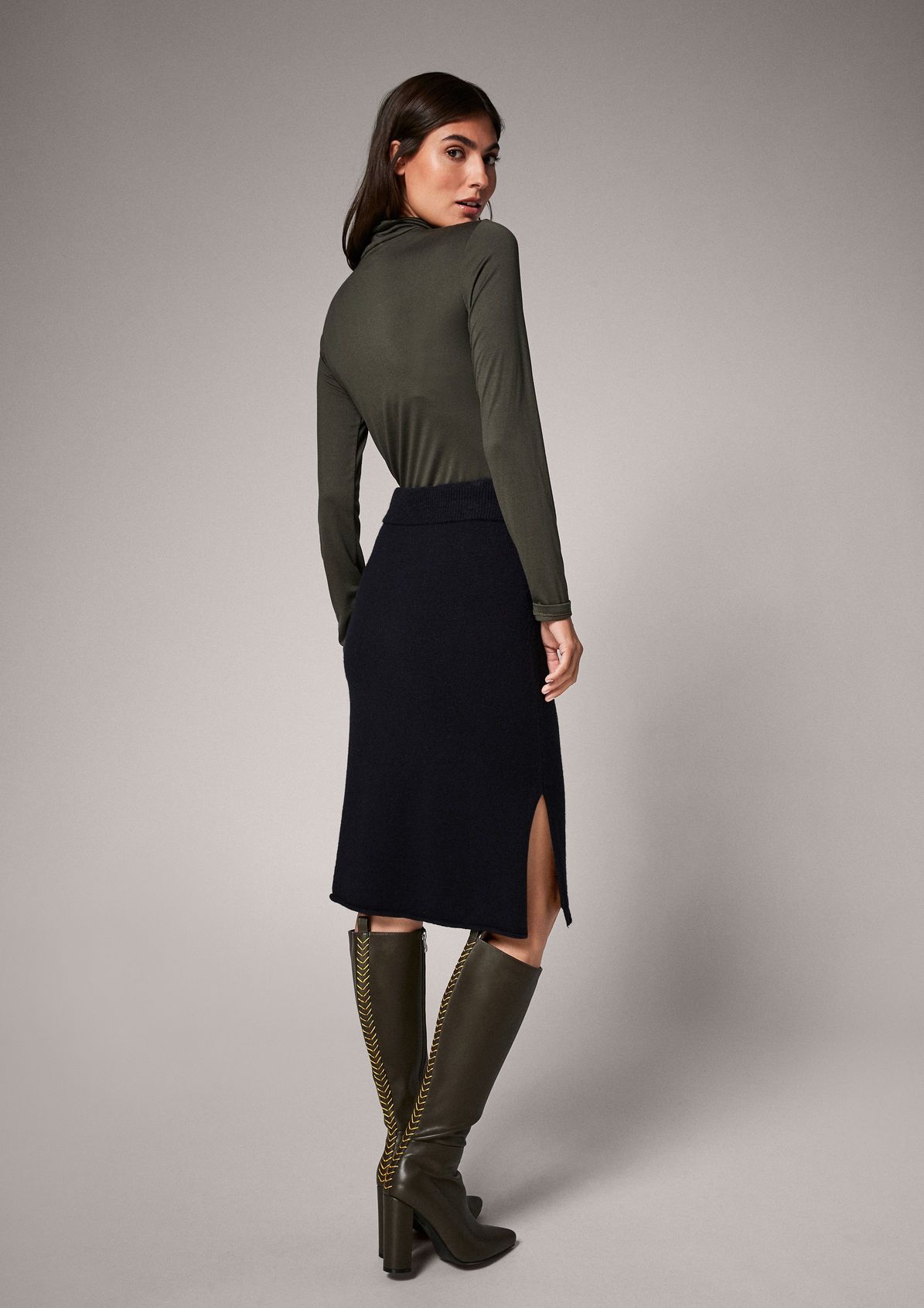 Regular: skirt with a side slit from comma