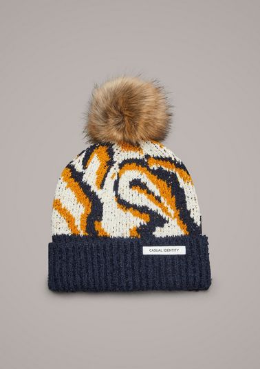 Hat with a knit pattern from comma