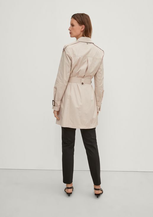 Lightweight coat with a belt from comma