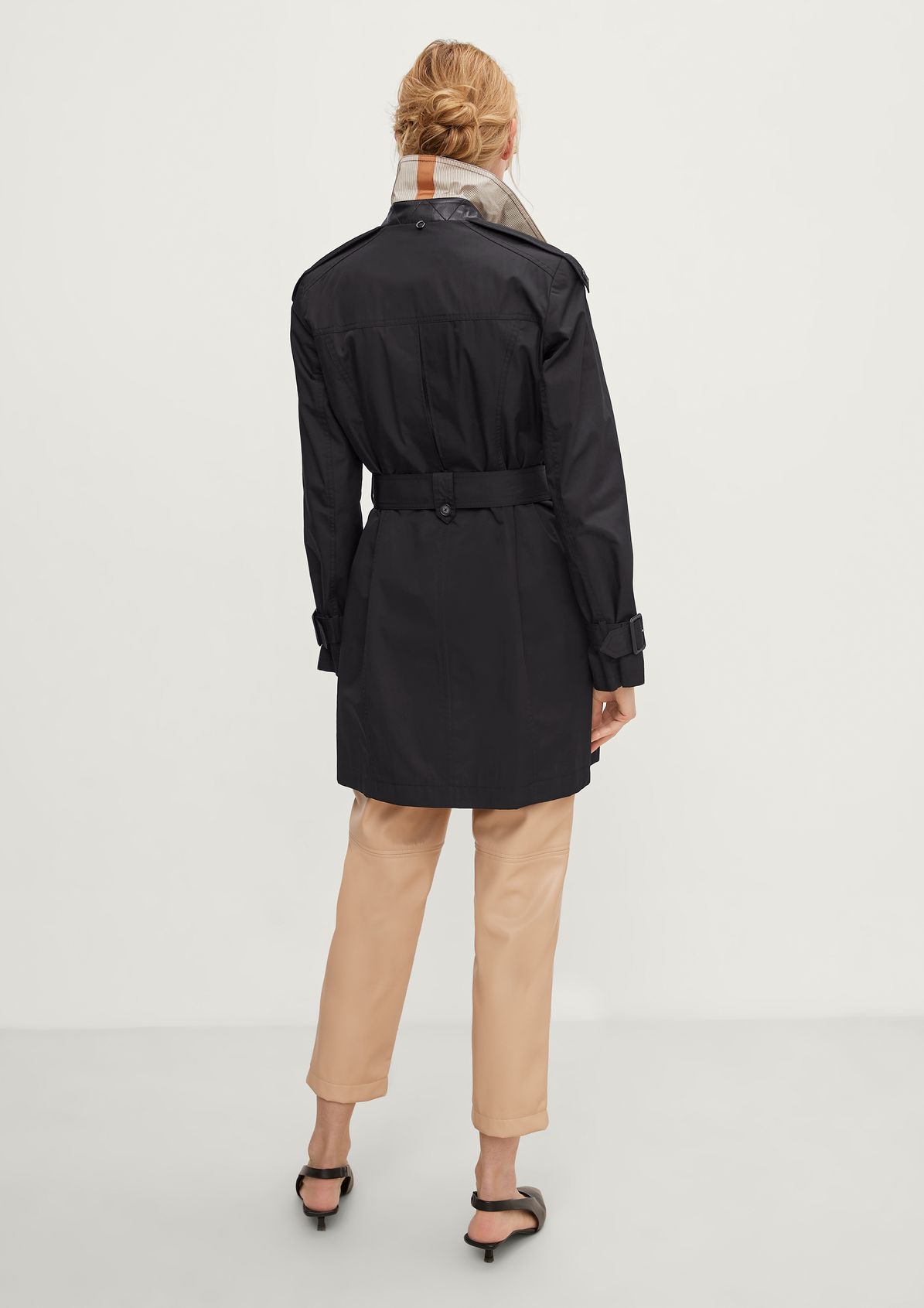 Lightweight coat with a belt from comma