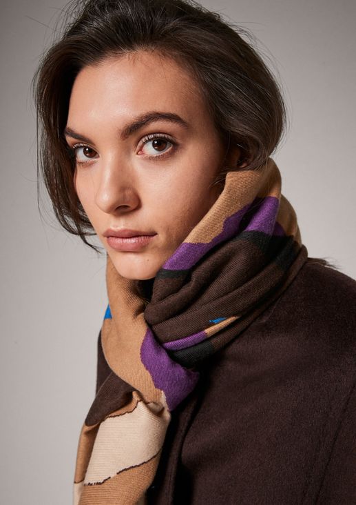 Fine woven scarf with a pattern from comma