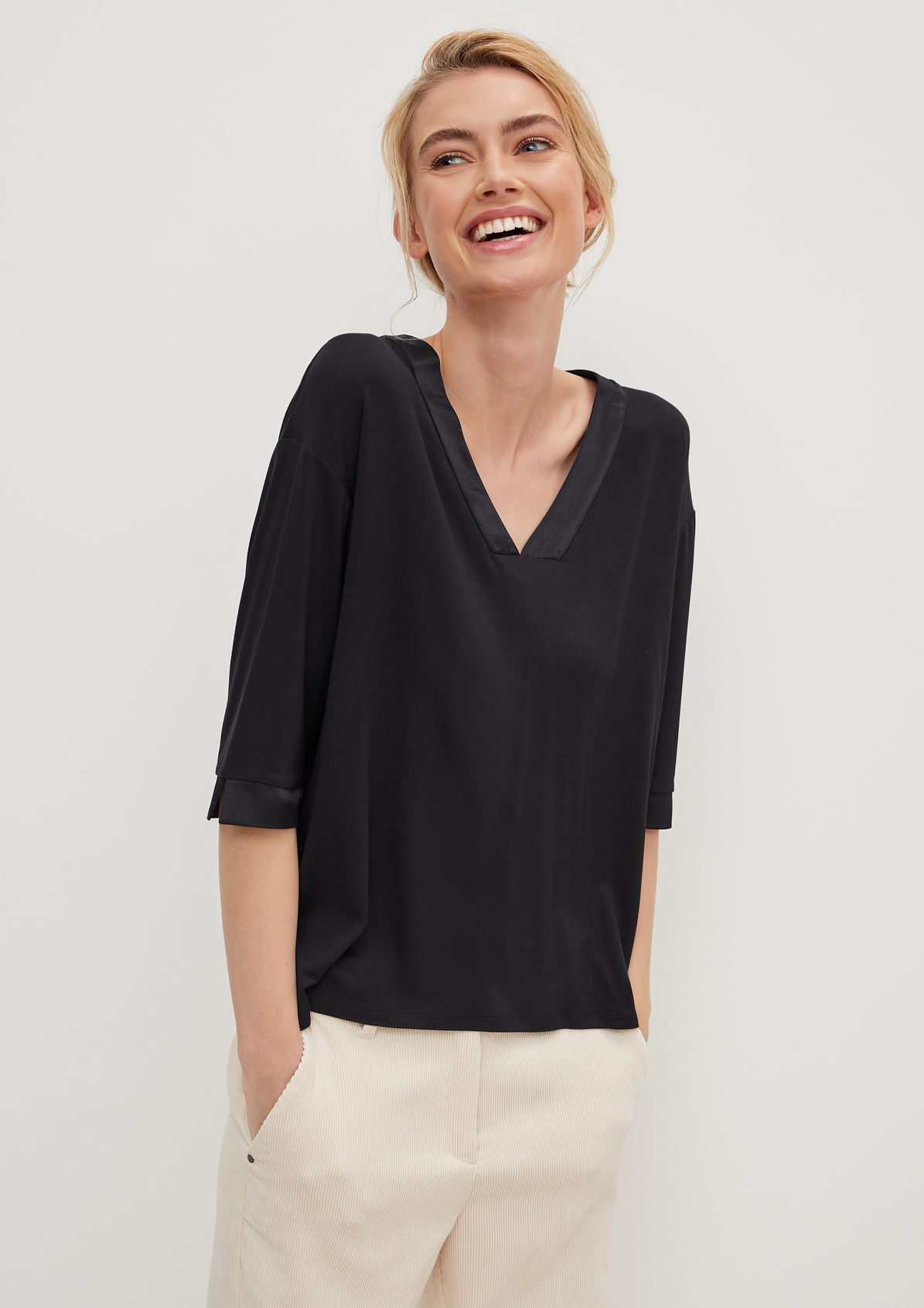 Top with mixed fabric details from comma
