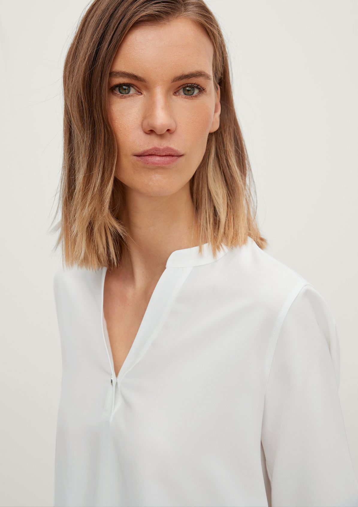 Blouse with a notch neckline from comma