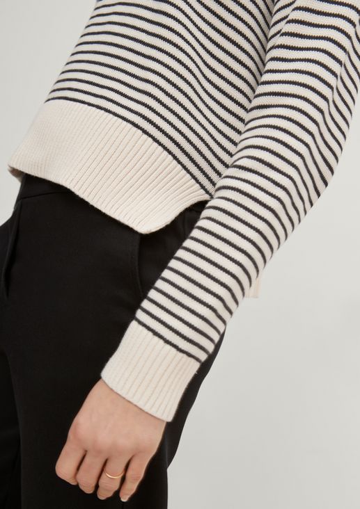 Pullover im Streifen-Design 