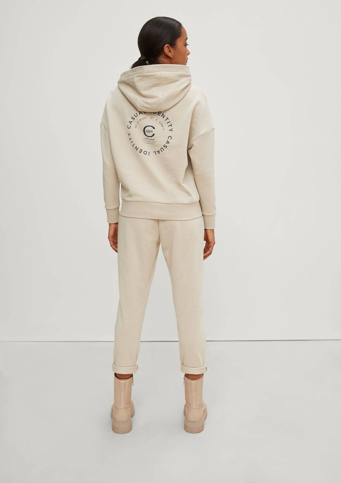 Loose hooded jumper from comma