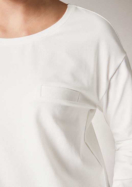 Long sleeve top in a clean look from comma