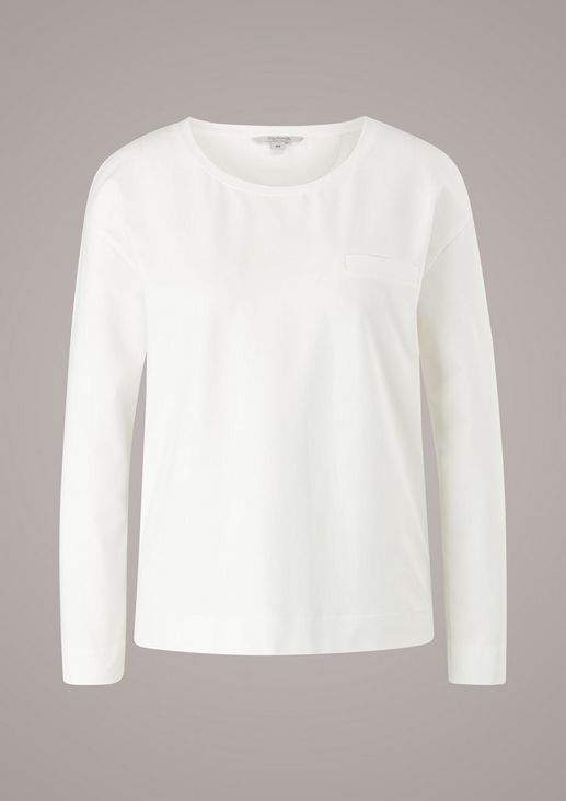Long sleeve top in a clean look from comma