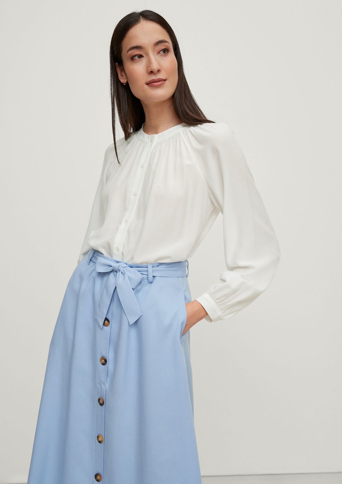 Blouse with a round neckline from comma
