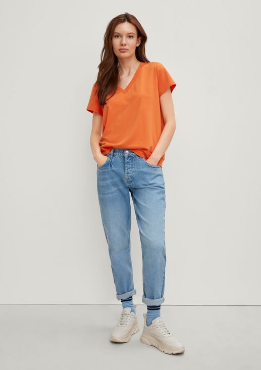 T-shirt with a V-neckline from comma