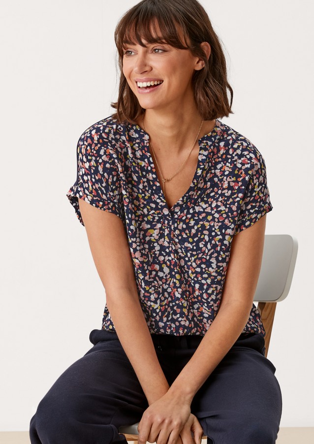Damen Shirts & Tops | T-Shirt mit gemusterter Blusenfront - VT84640