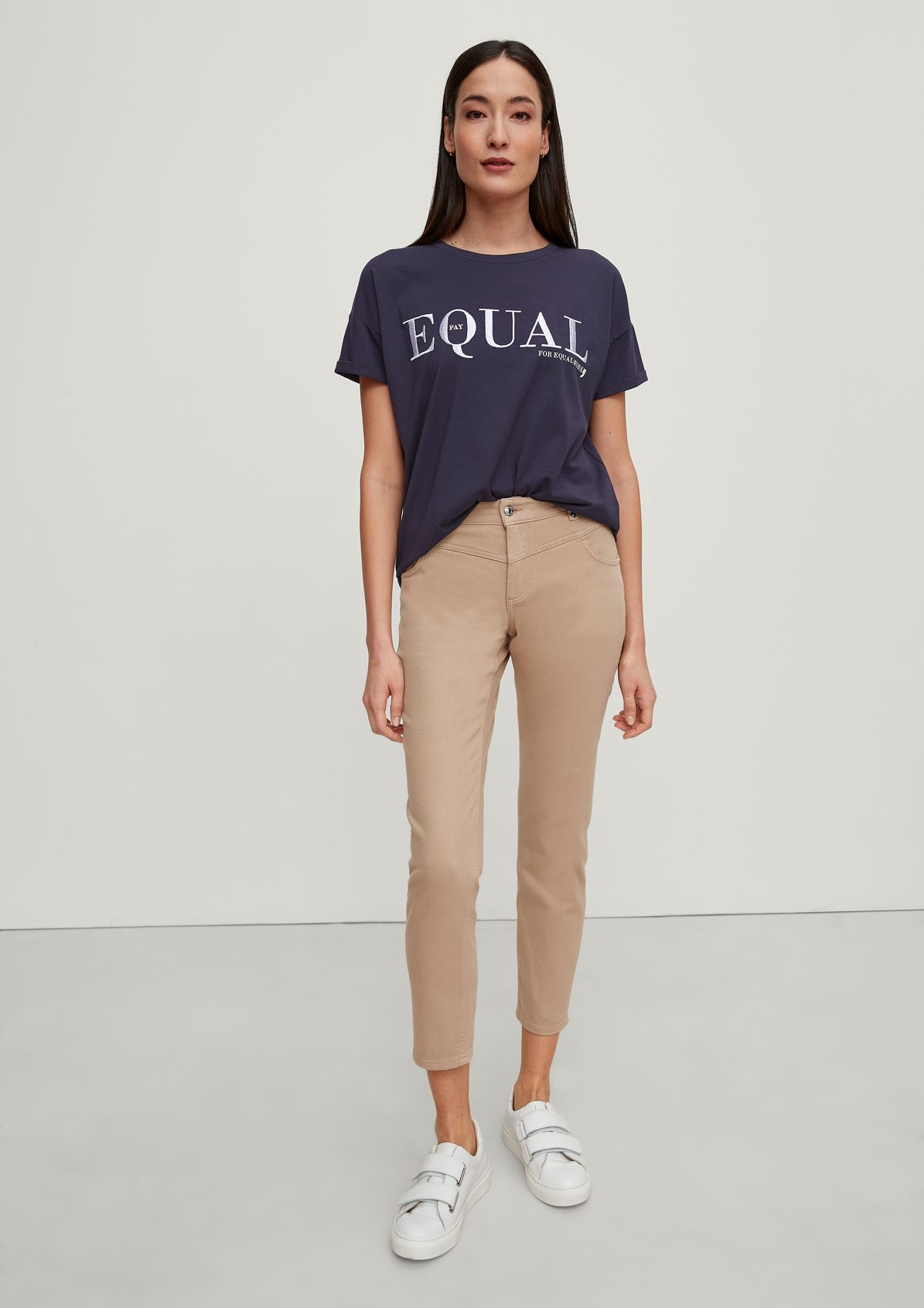T-shirt with a statement motif from comma