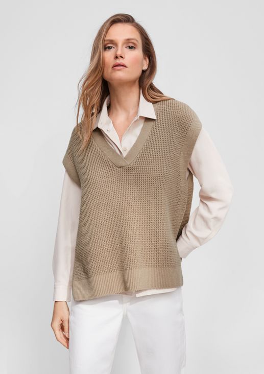 Sleeveless jumper in textured knit yarn from comma