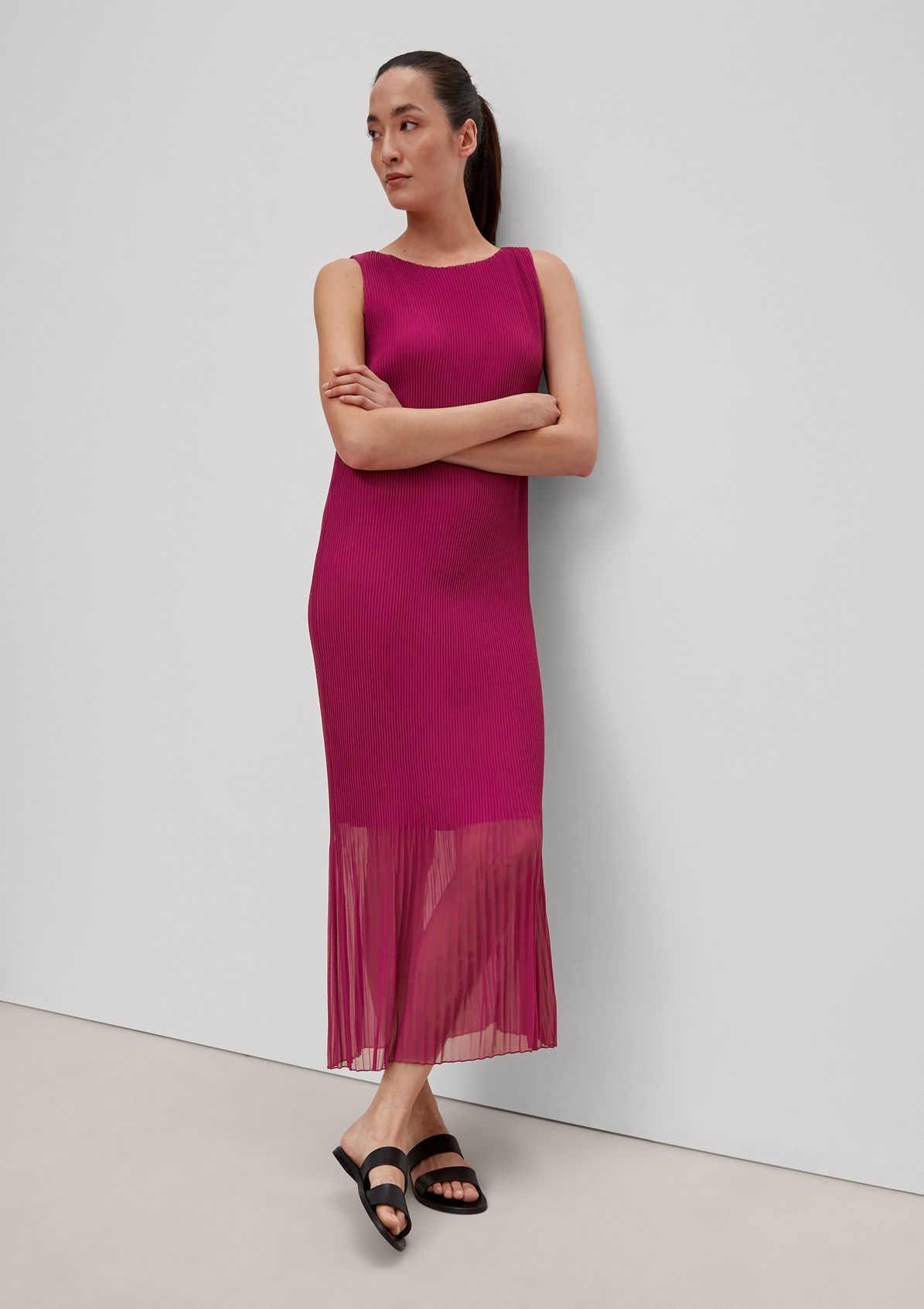 Dress with pleats from comma