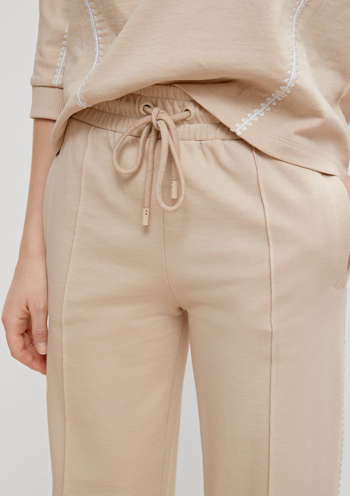 Relaxed: tracksuit bottoms with embroidery from comma