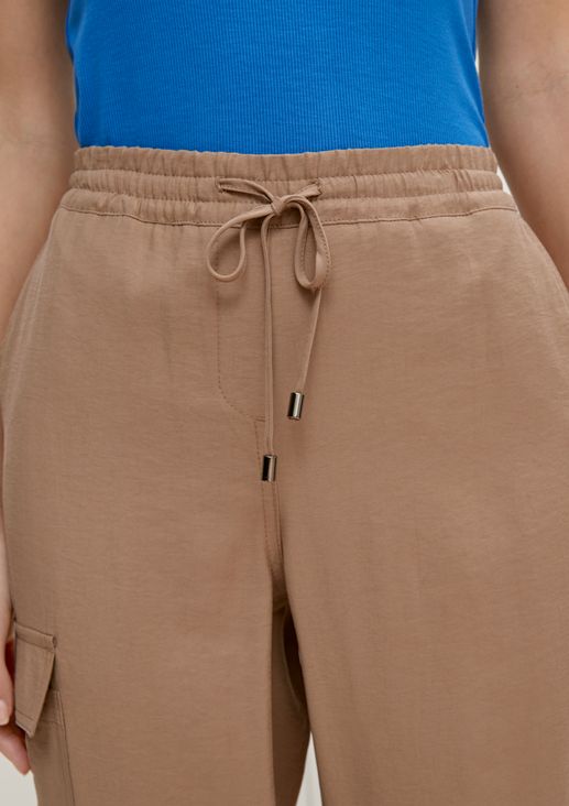 Regular : pantalon de jogging à poche cargo de Comma